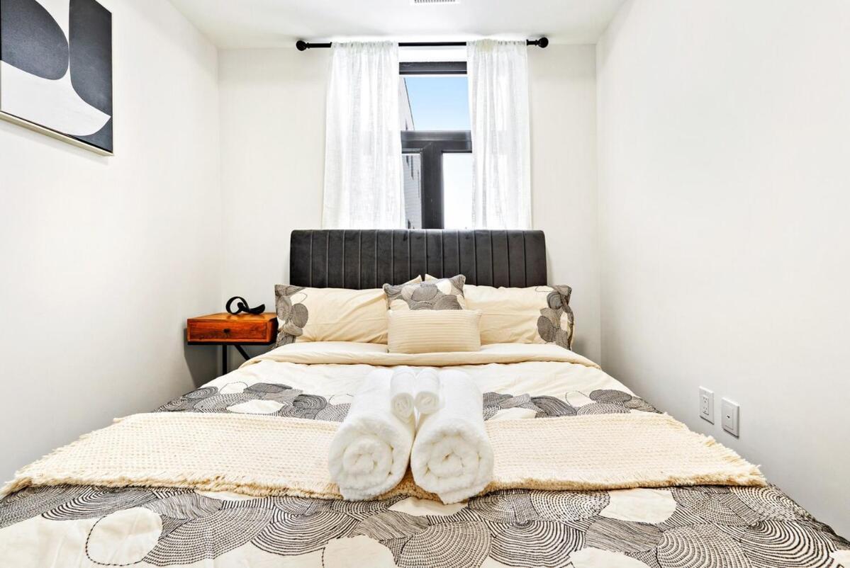 Cozy 2br With Parking & Close To And Sleeps 6 Guests * Niagara Falls