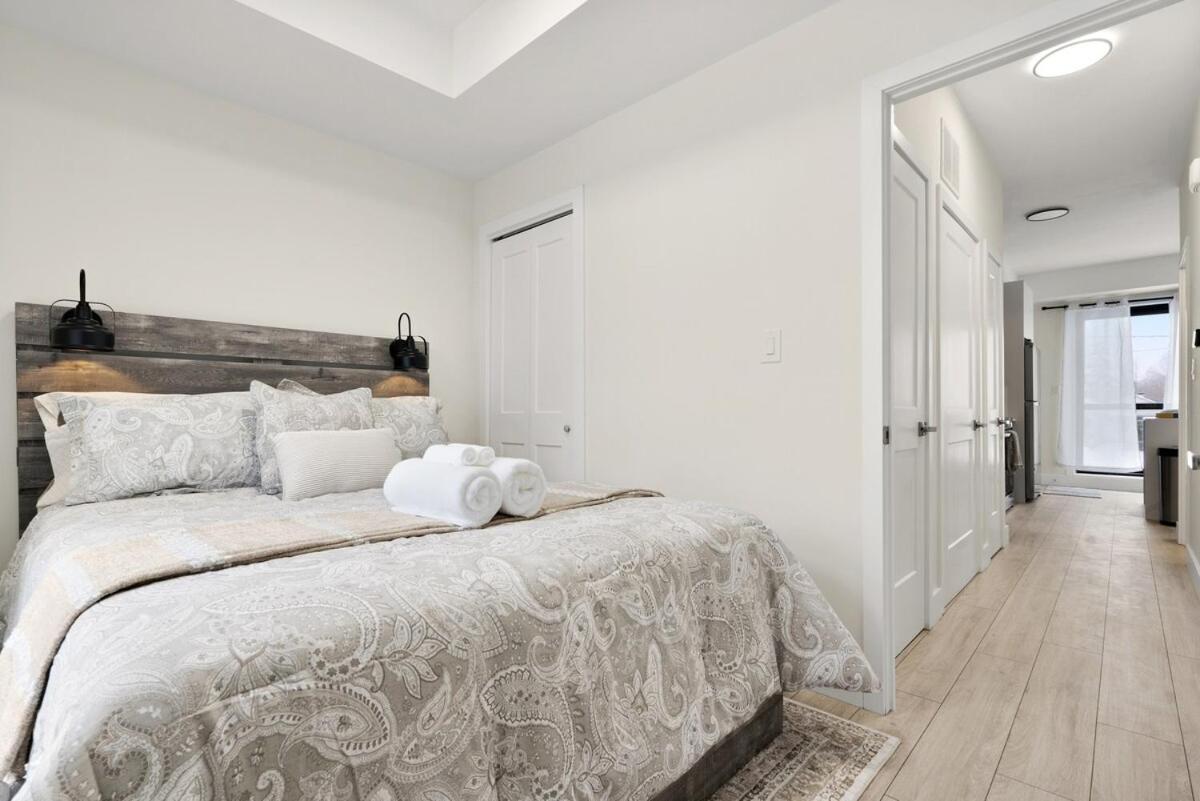 Apartment Cozy 2br With Parking & Close To And Sleeps 6 Guests