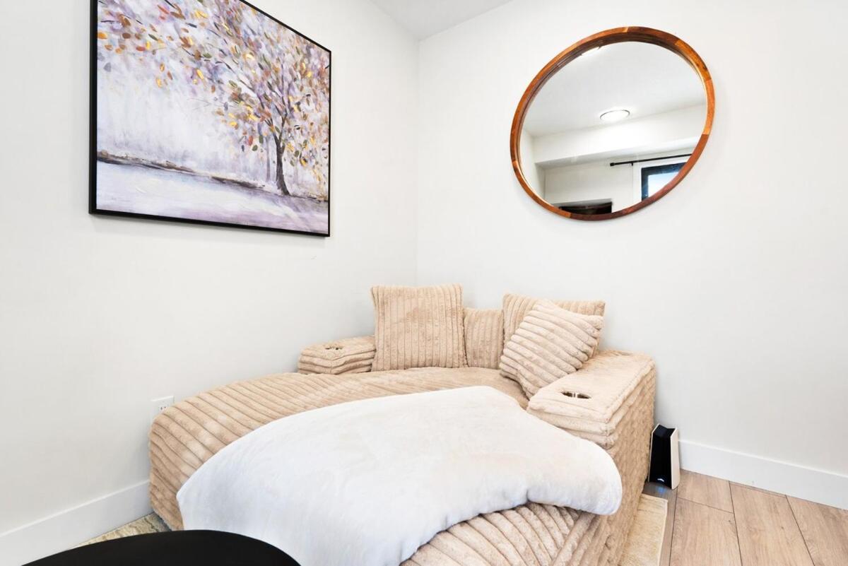 Apartment Cozy 2br With Parking & Close To And Sleeps 6 Guests Niagara Falls